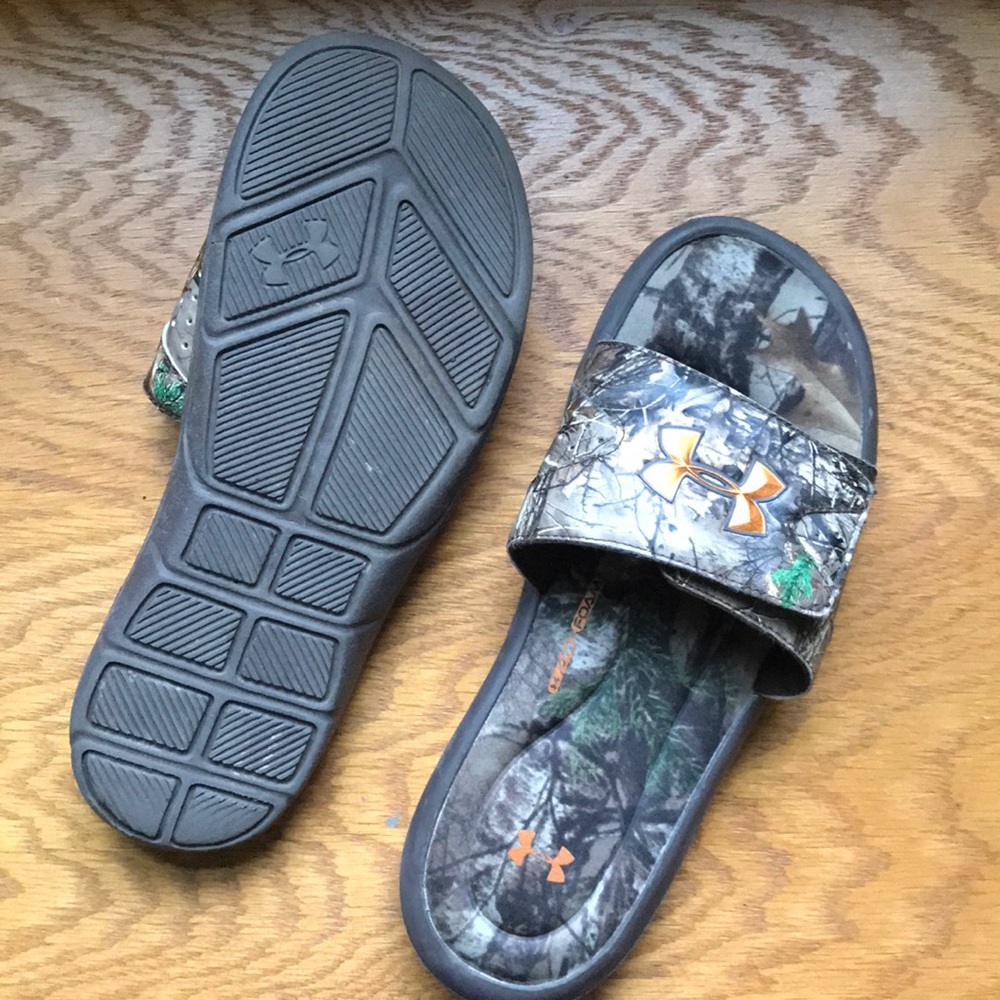 Under armour RealTree slides size 7